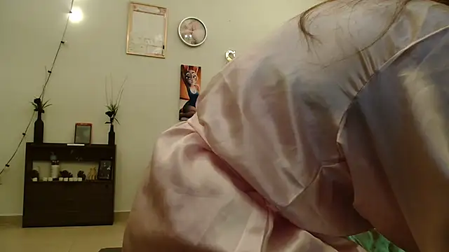 Pinkye skarlet online show from 13, 2, 2025