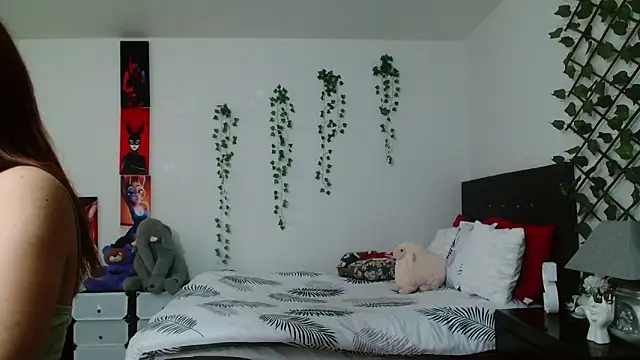 Pinkye skarlet online show from 8, 9, 2025