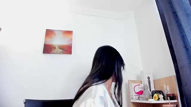 nia  white online show from 14, 11, 2025