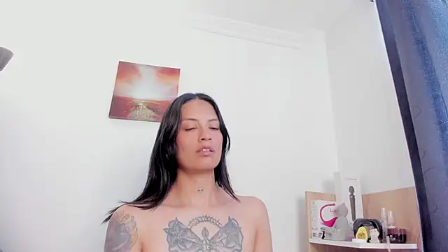 nia  white online show from 12, 9, 2025