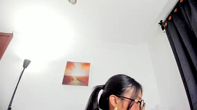 nia  white online show from 17, 3, 2026