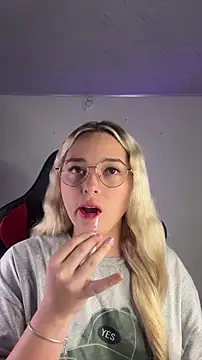 Irisweet  online show from 8, 11, 2025