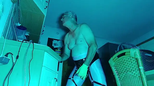 Sexspielzeug-1 online show from 20, 9, 2025