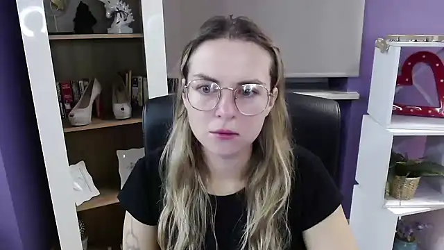 Zoey Erotic online show from 21, 10, 2025