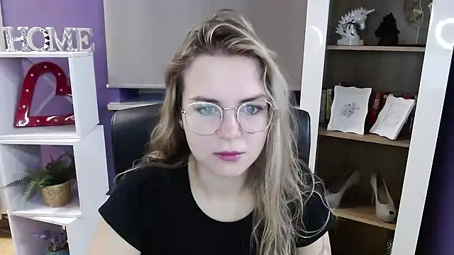 Zoey Erotic online show from 27, 10, 2025