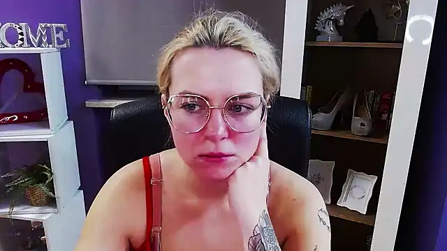 Zoey Erotic online show from 18, 2, 2026