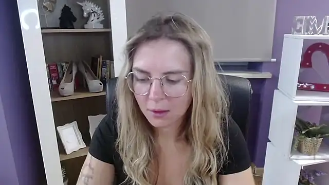 Zoey Erotic online show from 24, 9, 2025