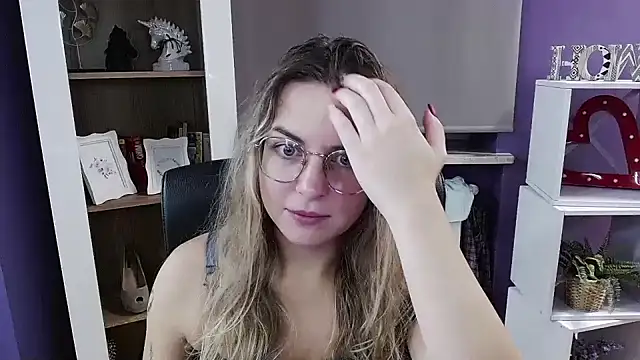 Zoey Erotic online show from 9, 10, 2025