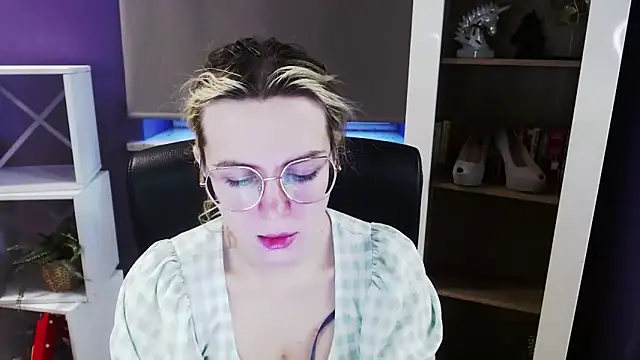 Zoey Erotic online show from 23, 3, 2026