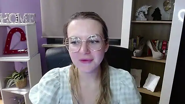 Zoey Erotic online show from 28, 11, 2025