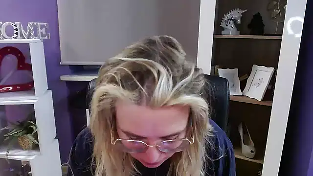 Zoey Erotic online show from 19, 2, 2026