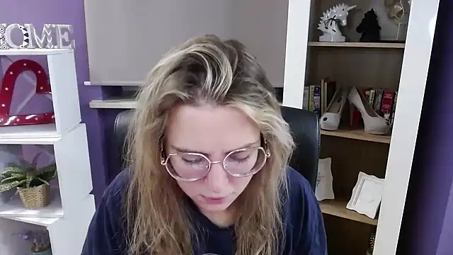 Zoey Erotic online show from 19, 11, 2025