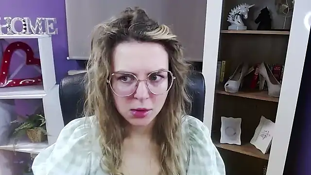 Zoey Erotic online show from 6, 1, 2026