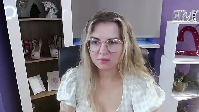 Zoey Erotic online show from 9, 9, 2025