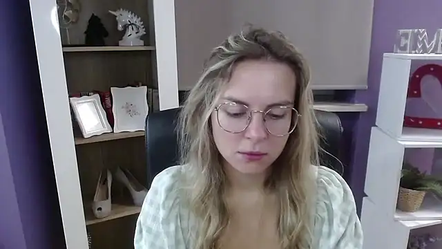 Zoey Erotic online show from 2, 10, 2025