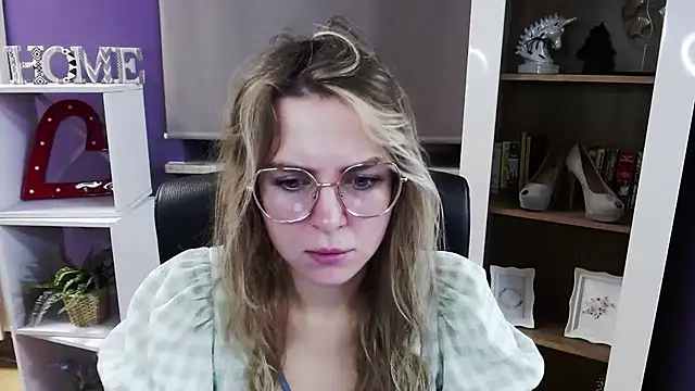 Zoey Erotic online show from 2, 12, 2025