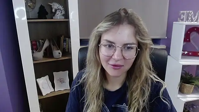 Zoey Erotic online show from 19, 9, 2025