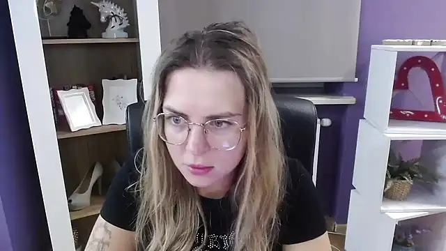 Zoey Erotic online show from 3, 10, 2025