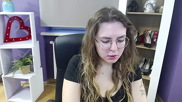 Zoey Erotic online show from 5, 3, 2025