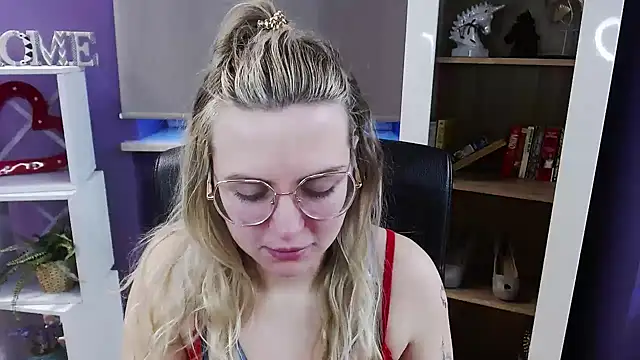 Zoey Erotic online show from 3, 3, 2026