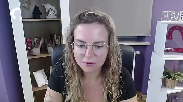 Zoey Erotic online show from 22, 9, 2025