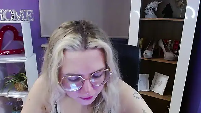 Zoey Erotic online show from 24, 2, 2026