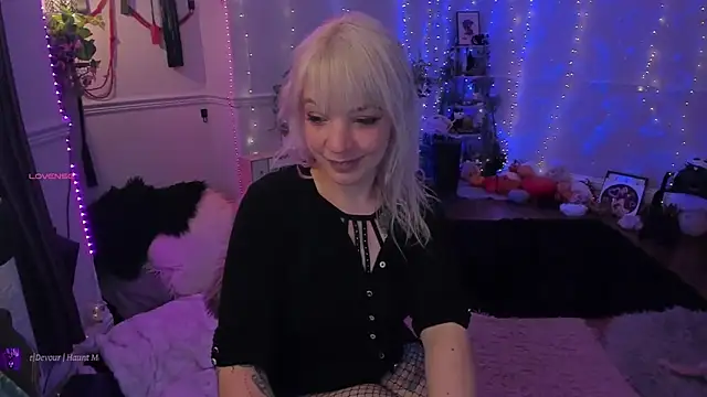 AliceW0lf online show from 17, 11, 2025