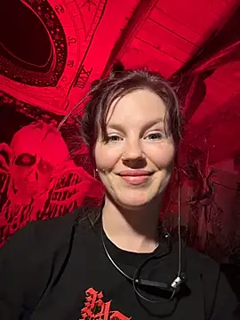 Snapshot of courtneyoccult chatting on 15, 10, 2025 courtneyoccult online show from 15, 10, 2025