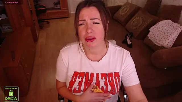 LauraClarck online show from 16, 2, 2025