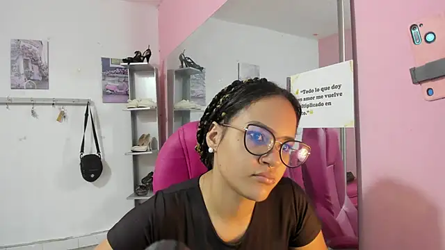 Snapshot of CAMILA--REY chatting on 14, 2, 2026 CAMILA--REY online show from 14, 2, 2026