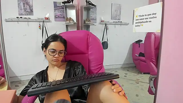 Snapshot of CAMILA--REY chatting on 2, 3, 2026 CAMILA--REY online show from 2, 3, 2026