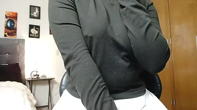 Snapshot of 3littleschoolteens chatting on 12, 1, 2026 3littleschoolteens online show from 12, 1, 2026