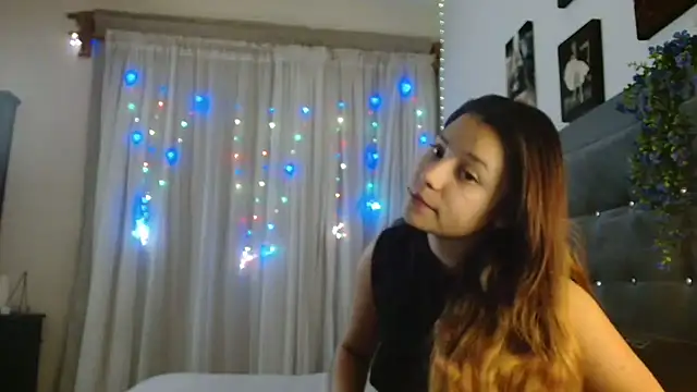 Snapshot of 3littleschoolteens chatting on 18, 12, 2025 3littleschoolteens online show from 18, 12, 2025