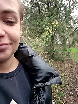 Snapshot of Keli_Jessi chatting on 4, 12, 2025 Keli Jessi online show from 4, 12, 2025