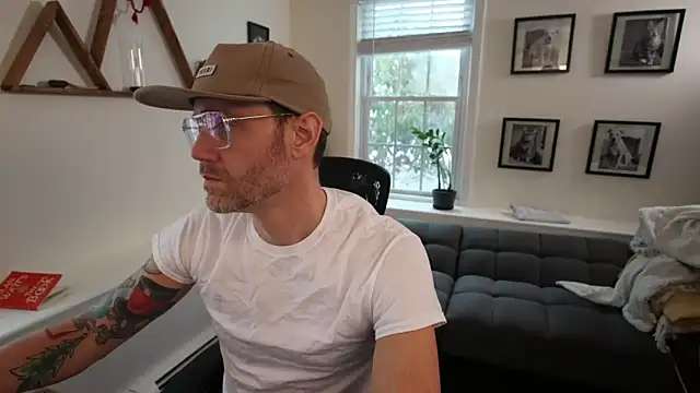 Snapshot of BradBronton chatting on 18, 2, 2026 BradBronton online show from 18, 2, 2026