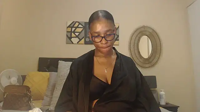 Creamyass22 online show from 16, 4, 2026