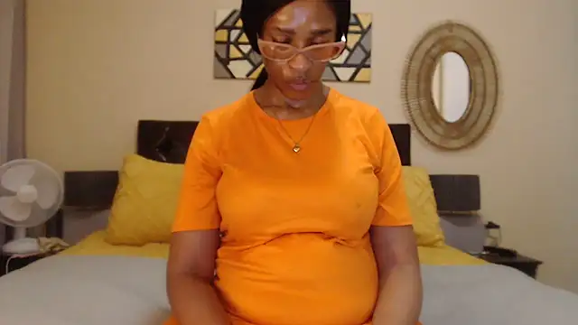 Snapshot of Creamyass22 chatting on 24, 11, 2025 Creamyass22 online show from 24, 11, 2025