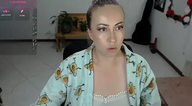 charlottezoe15 online show from 16, 1, 2025