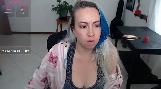 charlottezoe15 online show from 6, 3, 2025