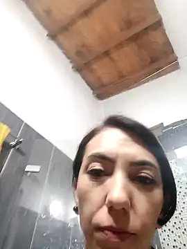 LunaZambrano online show from 10, 4, 2026