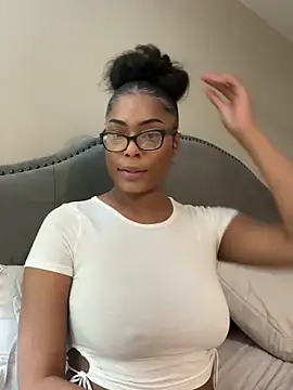 CandyLuxxxx online show from 5, 3, 2025