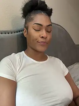 CandyLuxxxx online show from 6, 3, 2025