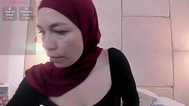 aisha vs online show from 26, 11, 2025