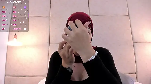 aisha vs online show from 24, 10, 2025