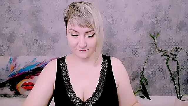 Snapshot of Djullia chatting on 10, 7, 2026 Djullia online show from 10, 7, 2026