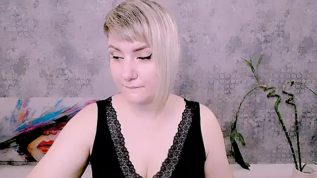 Snapshot of Djullia chatting on 4, 7, 2026 Djullia online show from 4, 7, 2026