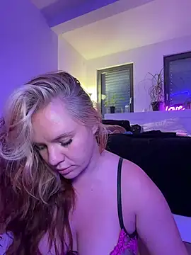Snapshot of AnjaAmelia chatting on 6, 8, 2026 AnjaAmelia online show from 6, 8, 2026
