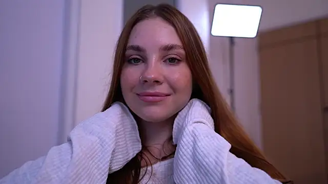 Cute Foxyxh online show from 11, 6, 2026
