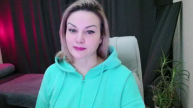 Snapshot of MishaMILF chatting on 2, 3, 2025 MishaMILF online show from 2, 3, 2025