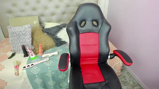 mila katts online show from 11, 3, 2025